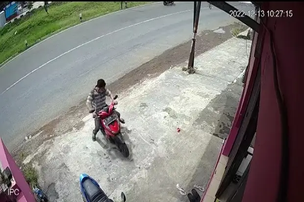Siang Bolong, Pencuri...