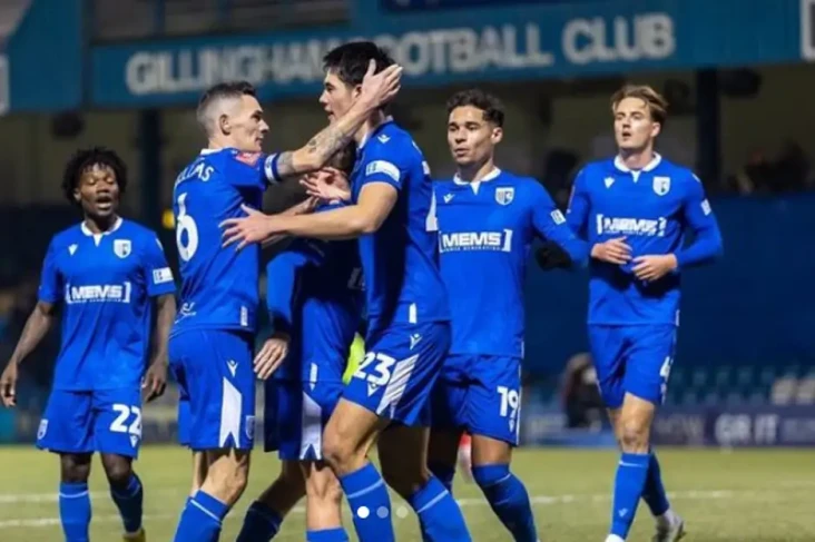 Lebih Pilih Gillingham,...