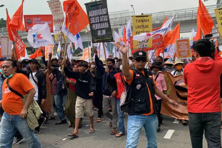Ribuan Buruh Bakal Long...