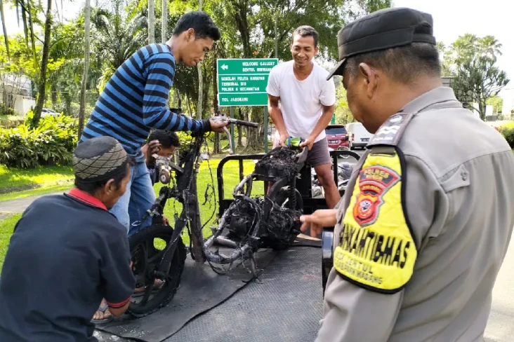 Korsleting, Motor Remaja...