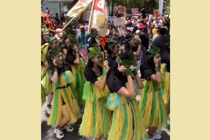 Uniknya Wisuda Kampus...