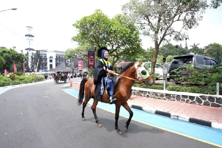 Istimewa! Wisudawan...