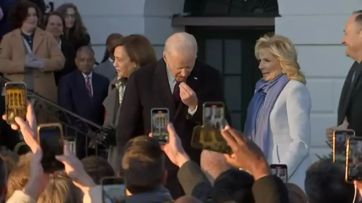 Biden Menelan Sesuatu...