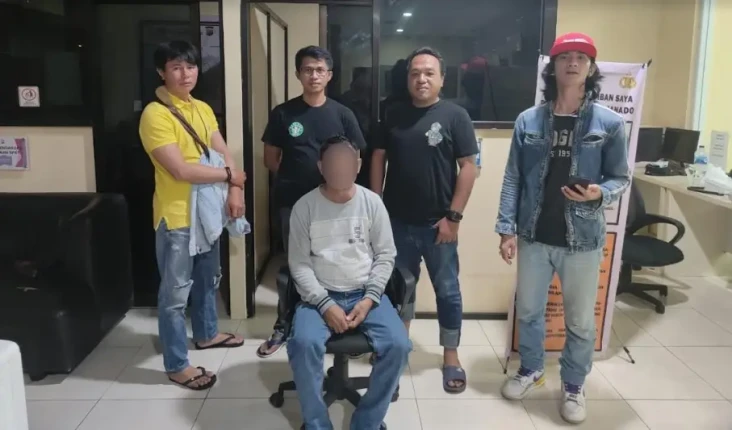 Anak Dilempar Kursi,...