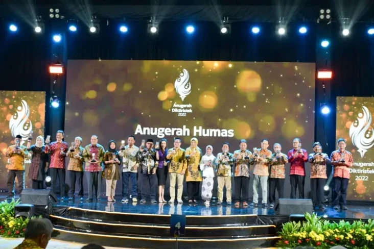 Untirta Kembali Borong...