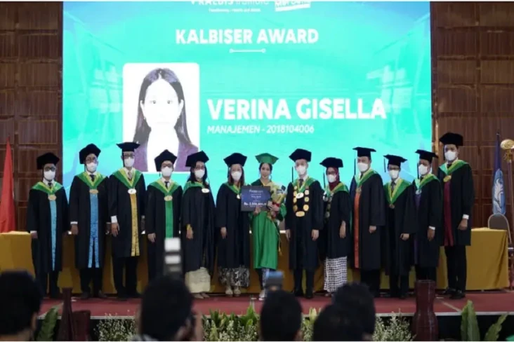 Kalbis Institute Wisuda...
