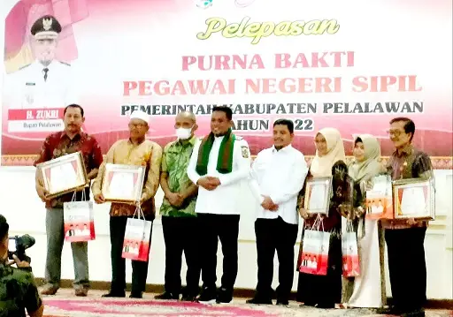 Bupati Zukri Melepas...