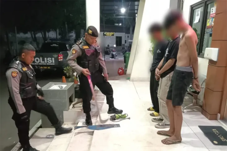 Keluyuran Tengah Malam...