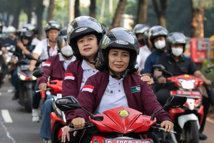 Momen Menteri PPPA Bonceng...