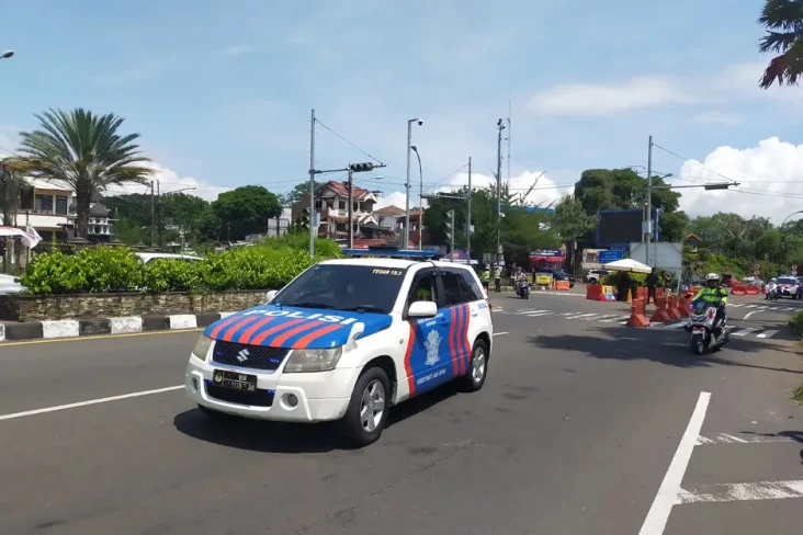 Saat Ini Jalur Puncak...