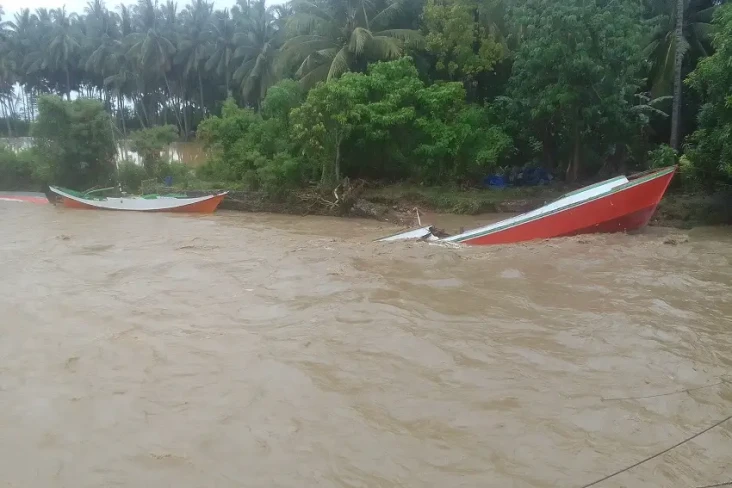 Banjir Terjang Kolaka,...