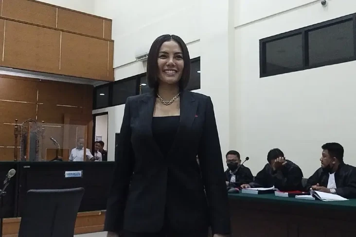 Nikita Mirzani Pakai...