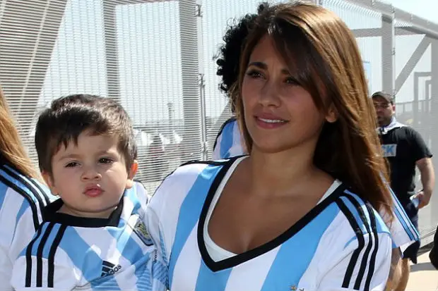 Biodata Antonela Roccuzzo,...