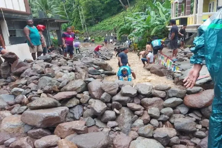 Warga 2 Desa Korban...