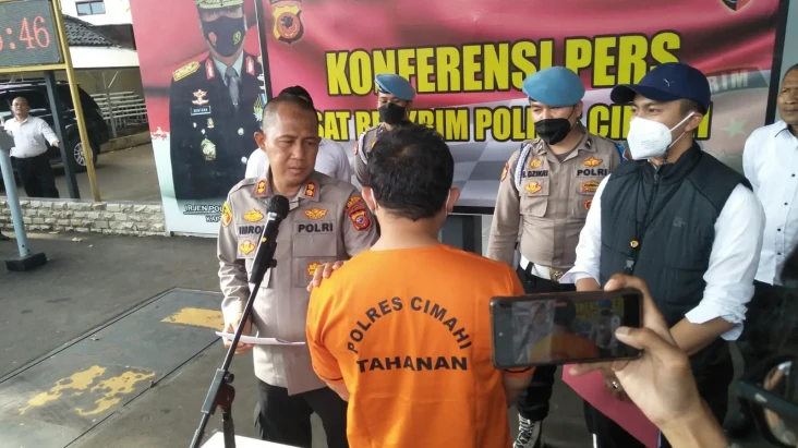 Kronologi Wanita Muda...