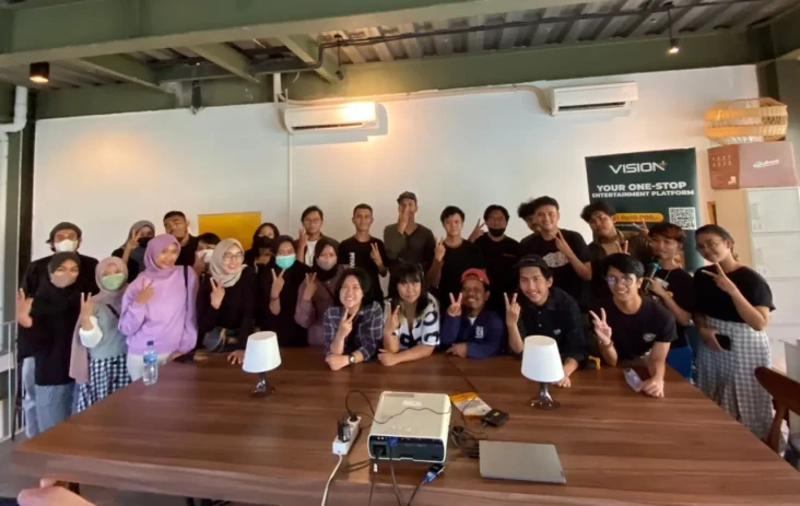 Penuh Kebersamaan, Vision+...