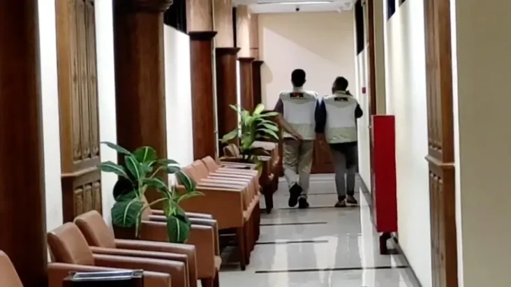 Geledah Gedung DPRD...