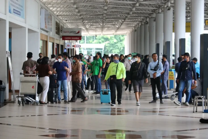 Penumpang di Bandara...