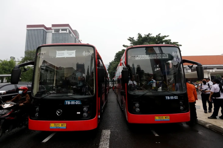 17 Bus Listrik Trans...