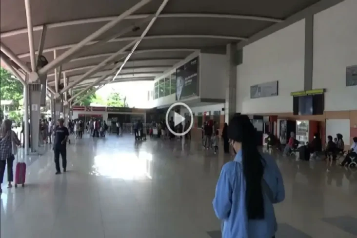Penumpang di Bandara...