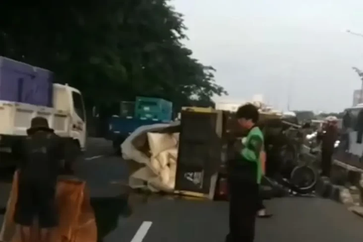 Hilang Kendali, Truk...