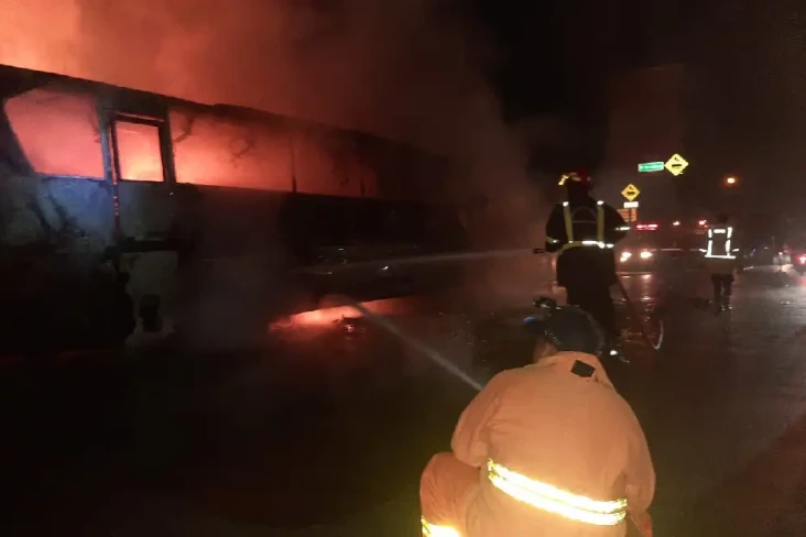 Korsleting, Bus Angkutan...