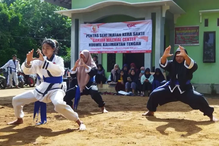 Tarik Minat Masyarakat,...