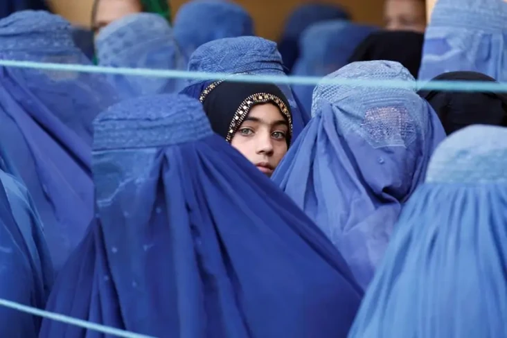 Taliban Larang Perempuan...