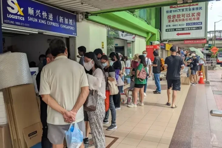 Warga China di Singapura...