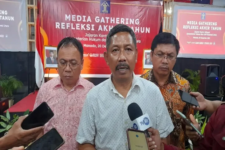 Bandara Sam Ratulangi...