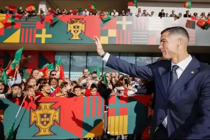 Cristiano Ronaldo Sepakat...
