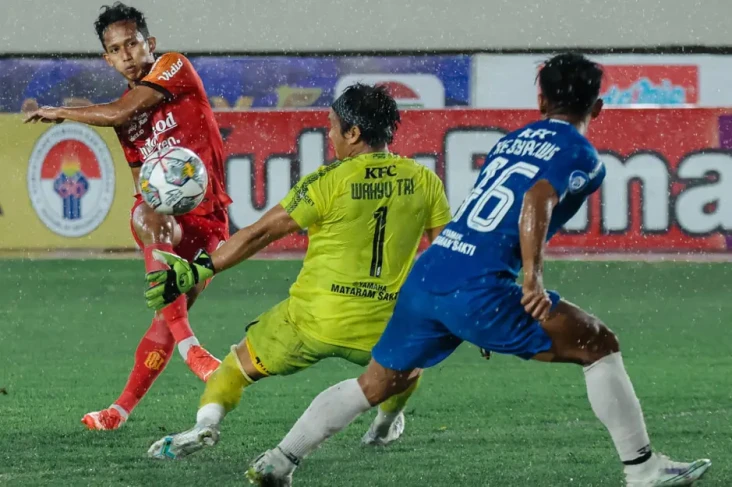 Hasil Liga 1 2022/2023:...