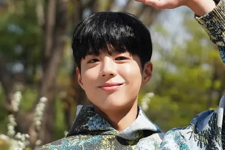 Park Bo Gum Tinggalkan...