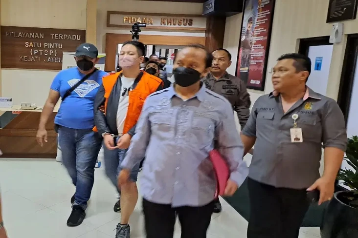 Agus Hartono Dijebloskan...