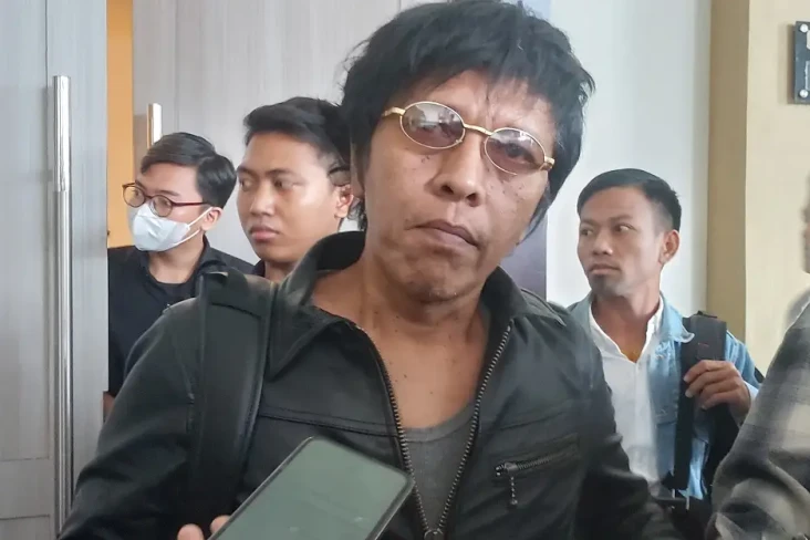 Singgung Konflik Internal...