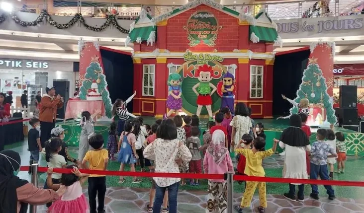Keseruan Anak-anak Berfoto...