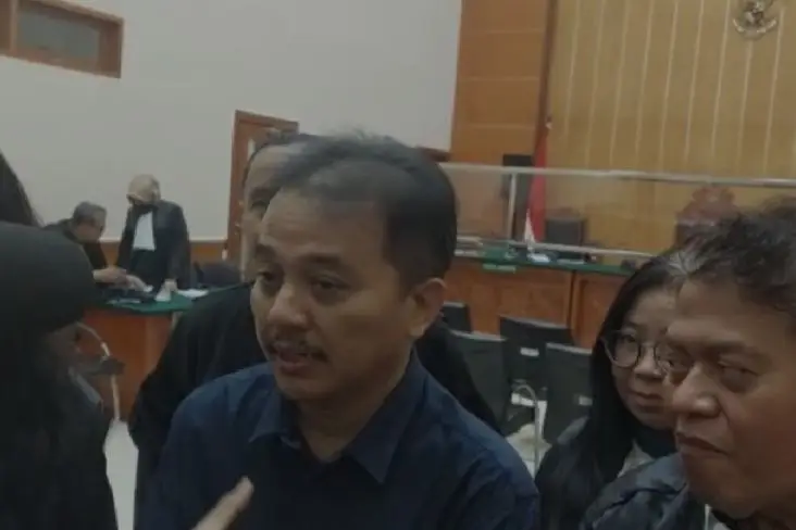 Sidang Pleidoi, Roy...