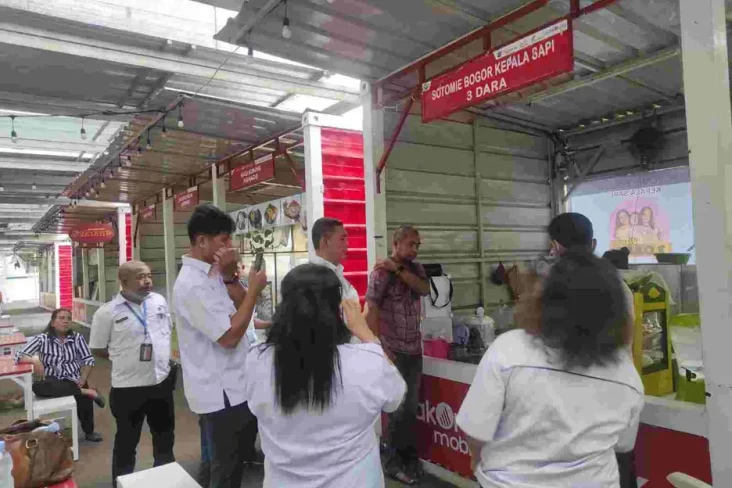 Cek Makanan di Thamrin...