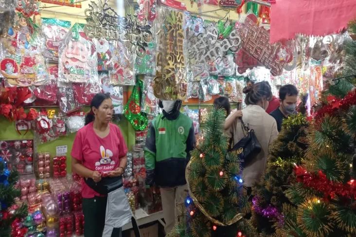 Jelang Natal, Penjualan...