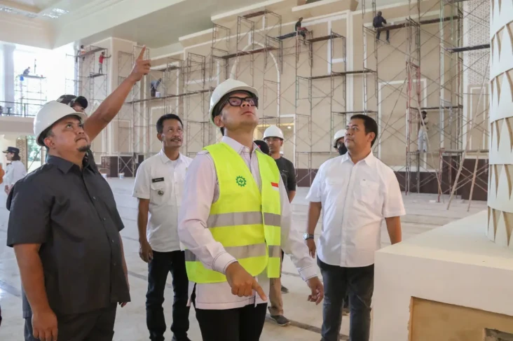 Tinjau Pembangunan Masjid...