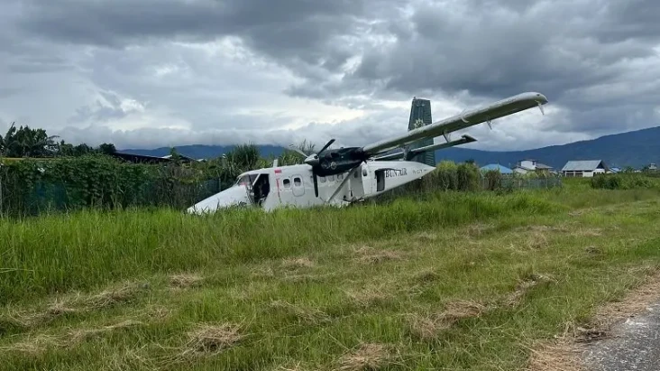 Pesawat Rimbun Air Tergelincir...