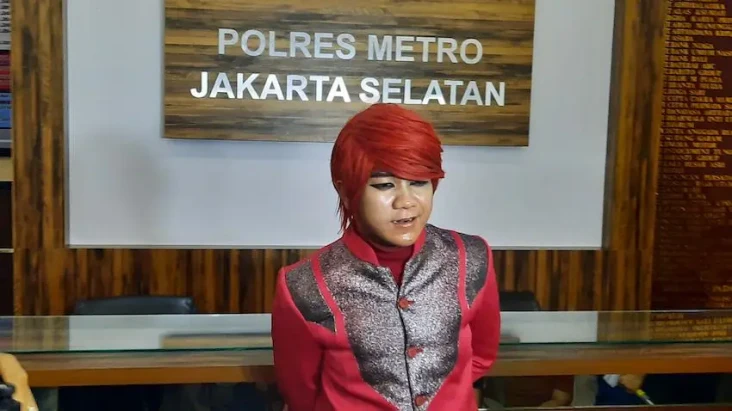 Persulap Merah Dicecar...