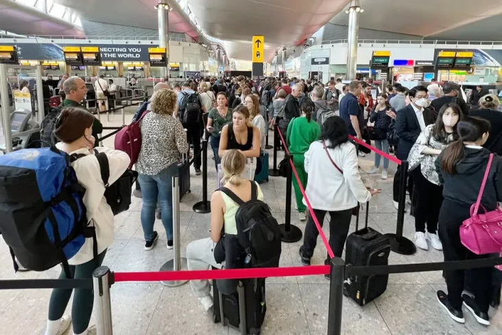 1.000 Staf Bandara Mogok...