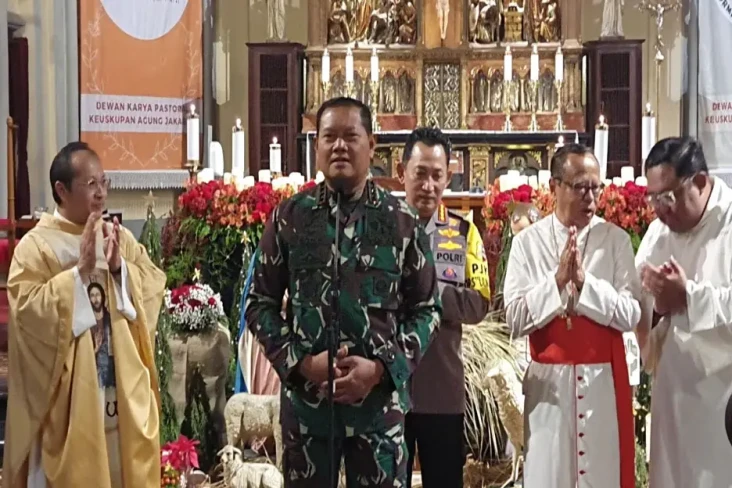 Kunjungi Gereja Katedral,...