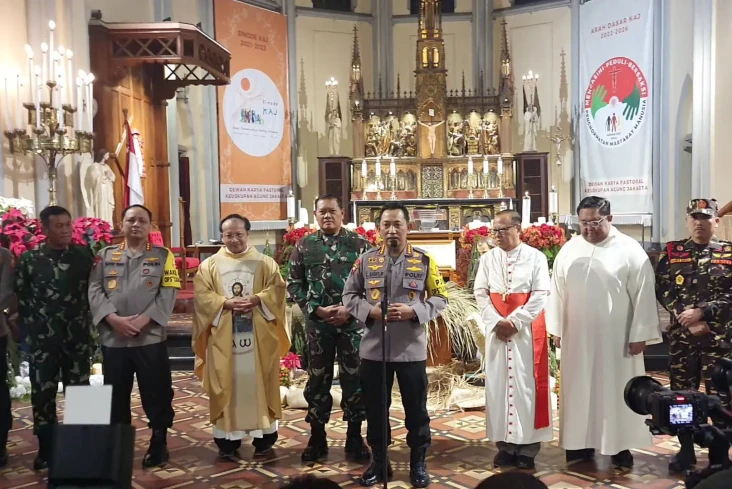 Tinjau Gereja Katedral,...