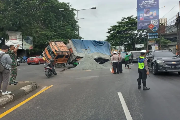 4 Fakta Truk Bermutan...