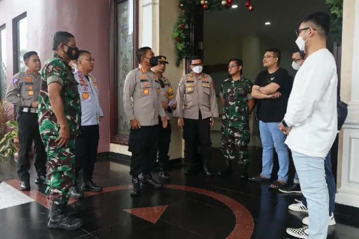 Ibadah Misa di Kota...