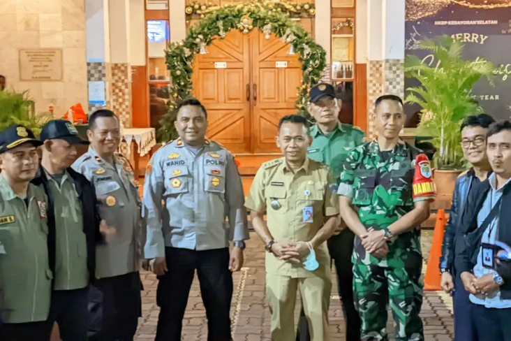 Pantau Misa Natal di...