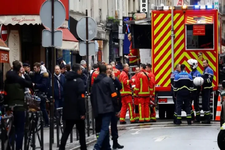Penembakan Paris Tewaskan...