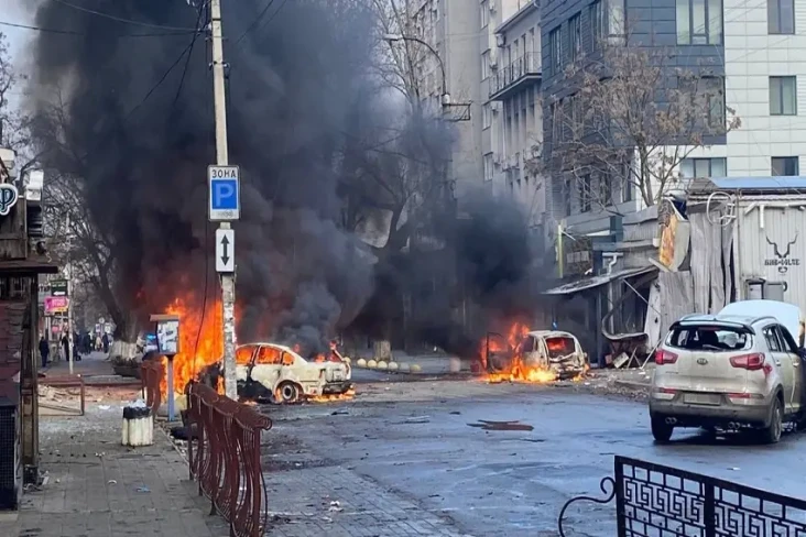 Rudal Rusia Hujani Kherson,...